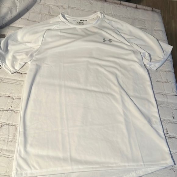 Under Armour Other - White under Armour men’s tshirt
